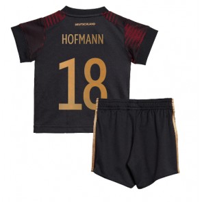 Tyskland Jonas Hofmann #18 Bortatröja Barn VM 2022 Kortärmad (+ Korta byxor)