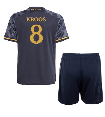 Real Madrid Toni Kroos #8 Bortatröja Barn 2023-24 Kortärmad (+ Korta byxor)