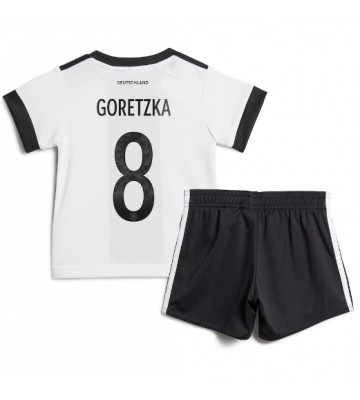 Tyskland Leon Goretzka #8 Hemmatröja Barn VM 2022 Kortärmad (+ Korta byxor)